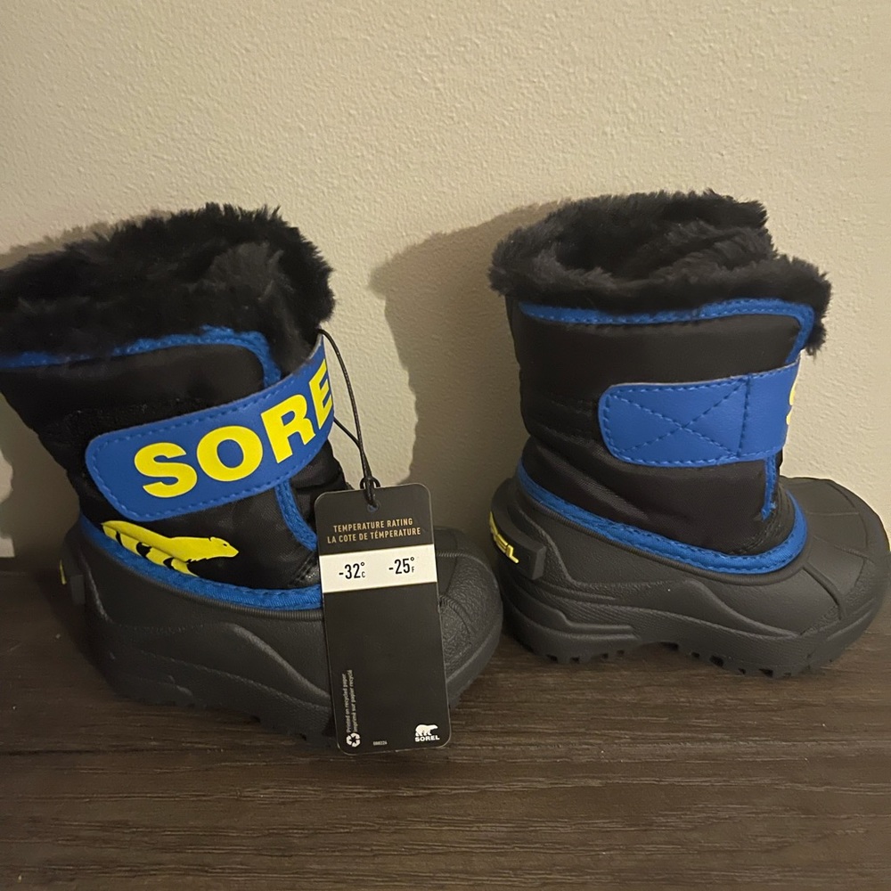 **SOLD**Brand New Sorel Commander boots. Sz.5 toddler
